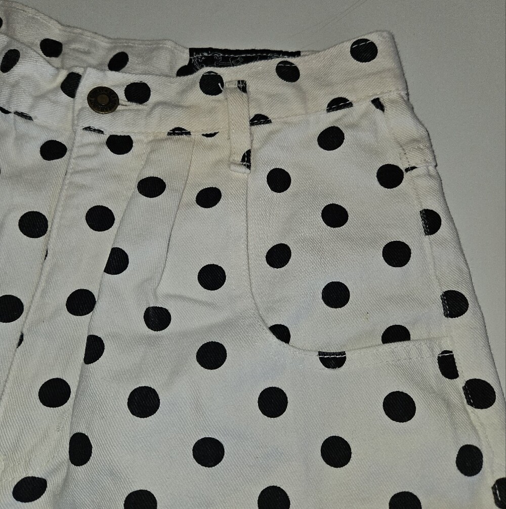 NOT GUILTY USA White & Black Polka Dot High-Waist Women’s Bermuda Denim I Shorts - Picture 4 of 5
